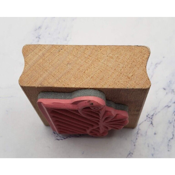 Sarah Beise Rubber Stamp Gift Box Present with Bow Wood Mounted Rubber Stamp - Picture 3 of 7